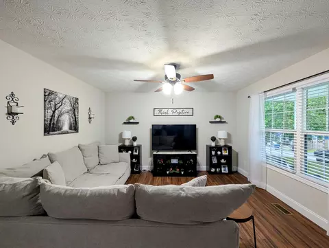 Living - 156 Sampson St, Corbin, KY 40701 photo 1 of 2