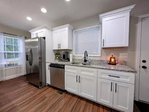 Kitchen - 156 Sampson St, Corbin, KY 40701 photo 2 of 6