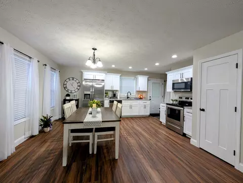 Entry Way - 156 Sampson St, Corbin, KY 40701 photo 1 of 2