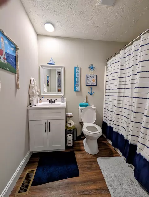 Bath - 156 Sampson St, Corbin, KY 40701 photo 3 of 3
