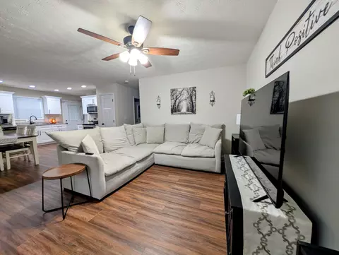 Living - 156 Sampson St, Corbin, KY 40701 photo 2 of 2