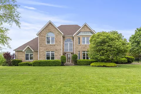 4002 Lakeview Dr, Maysville, KY 41056