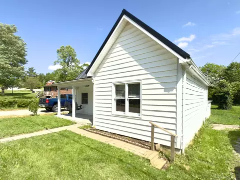1012 Woodlake Rd, Stamping Ground, KY 40379
