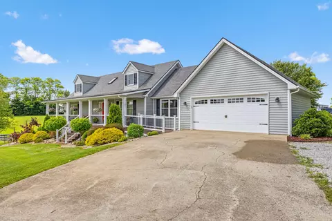 1181 Woodlake Rd, Stamping Ground, KY 40379