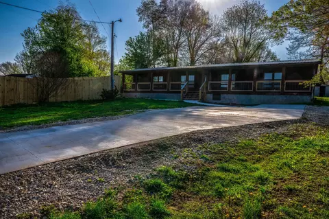 740 N Main St, Stanton, KY 40380