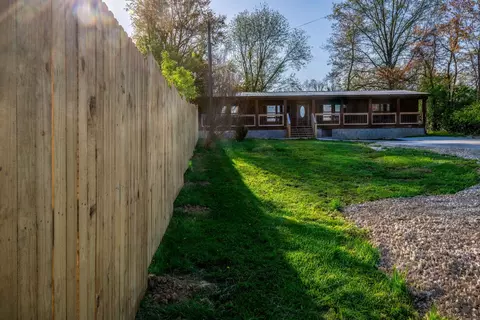 740 N Main St, Stanton, KY 40380 photo 4