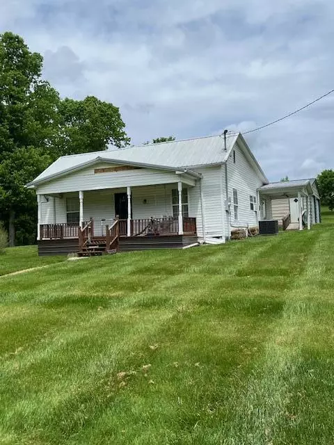 833 E Headquarters Rd, Carlisle, KY 40311