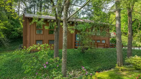 17 Fairway Dr, Berea, KY 40403