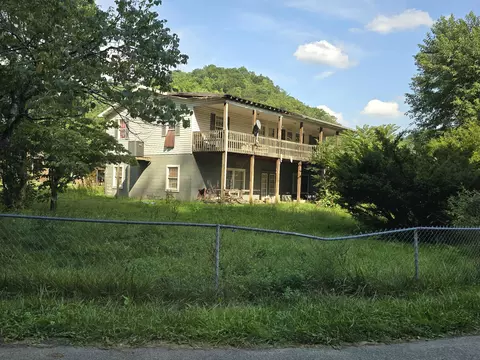 103 Stewart St, Evarts, KY 40828