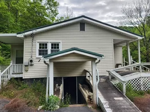 531 Smith Fork Rd, Phelps, KY 41553 photo 2