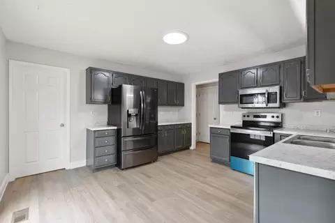 Kitchen - 113 Maher Dr, Morehead, KY 40351 photo 2 of 4