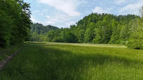9999 Jackie Bratcher Rd, Manchester, KY 40962