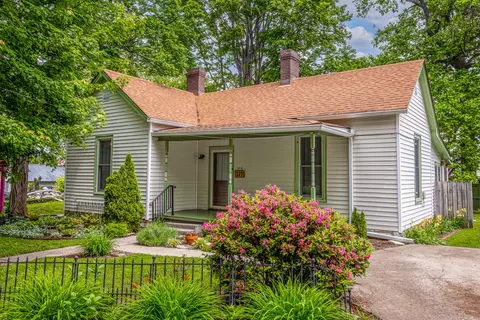 129 Walnut St, Versailles, KY 40383