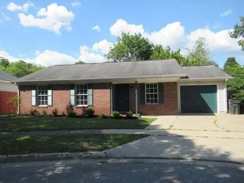 1217 Crown Cir, Lexington, KY 40517