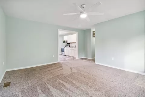 Living - 1008 Plainview Dr, Danville, KY 40422 photo 2 of 2