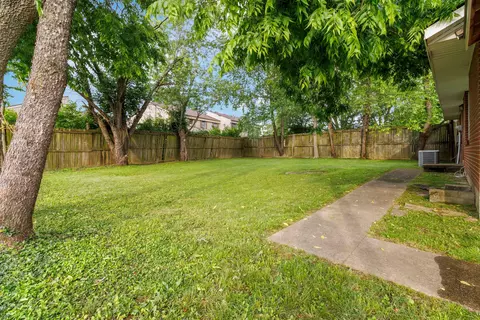 Exterior - 1008 Plainview Dr, Danville, KY 40422 photo 3 of 4