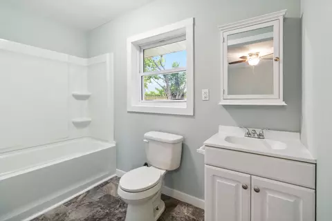 Bath - 1008 Plainview Dr, Danville, KY 40422 photo 2 of 2