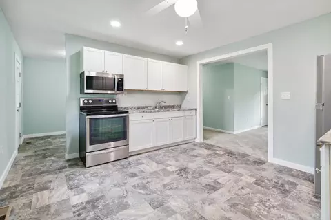 Entry Way - 1008 Plainview Dr, Danville, KY 40422 photo 3 of 3