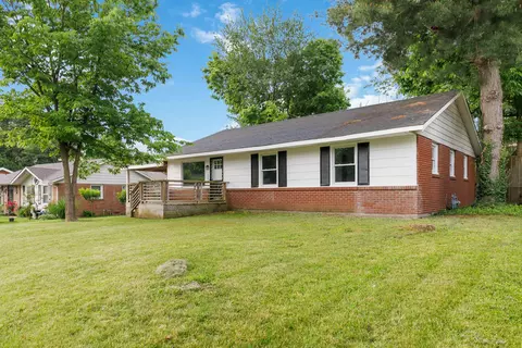 Exterior - 1008 Plainview Dr, Danville, KY 40422 photo 2 of 4