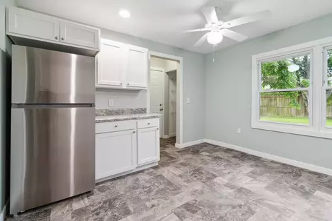 Entry Way - 1008 Plainview Dr, Danville, KY 40422 photo 1 of 3