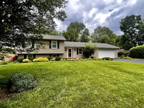107 Wildwood Dr, Versailles, KY 40383