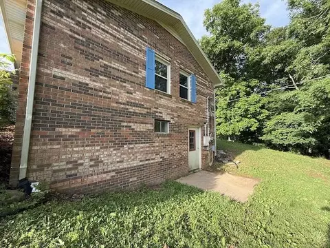 315 Della Winchester Rd, Nancy, KY 42544 photo 2