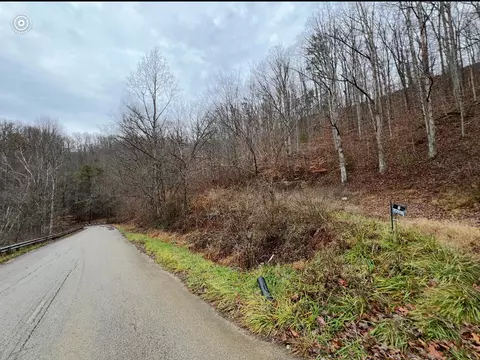 9999 Town Hill Rd, Jackson, KY 41339