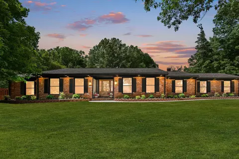 810 Cooper Dr, Lexington, KY 40502