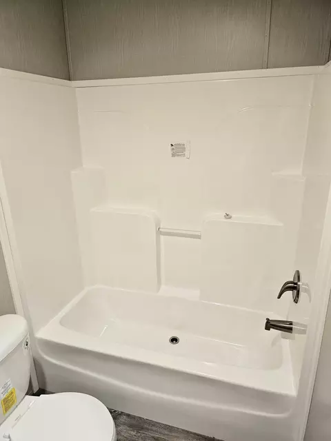 Bath - 4014 N 830 Hwy, Gray, KY 40734 photo 7 of 7