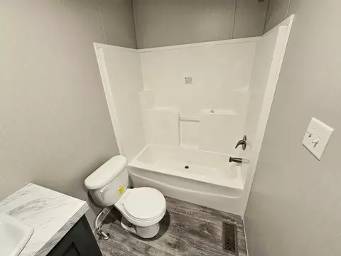 Bath - 4014 N 830 Hwy, Gray, KY 40734 photo 5 of 7