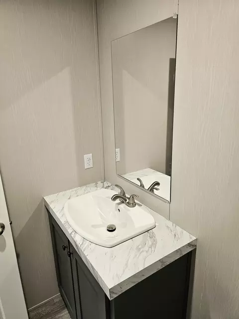 Bath - 4014 N 830 Hwy, Gray, KY 40734 photo 6 of 7