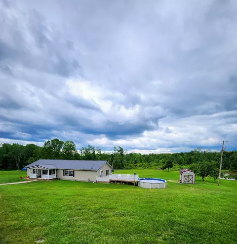 711 Becky Jane Rd, Frenchburg, KY 40322