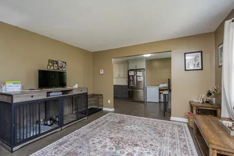 Living - 113 Jonathan Dr, Richmond, KY 40475 photo 1 of 1