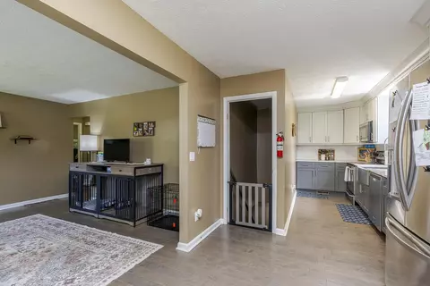 Entry Way - 113 Jonathan Dr, Richmond, KY 40475 photo 2 of 3