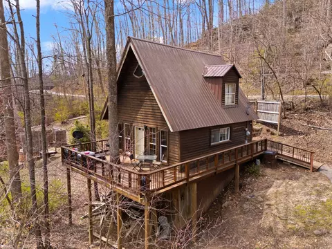 49 Debbie Ln, Slade, KY 40376 photo 3