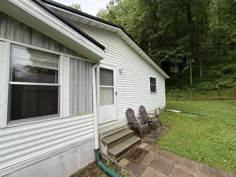Exterior - 501 Left Fork Moore Creek Rd, Walker, KY 40997 photo 4 of 6
