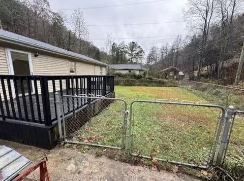 325 Webb Hollow Rd, Van Lear, KY 41265 photo 3