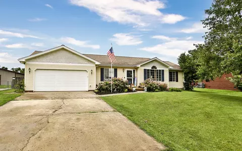 1093 Indian Trl, Lawrenceburg, KY 40342