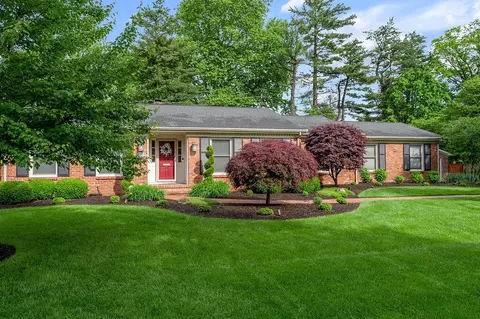 655 Raintree Rd, Lexington, KY 40502