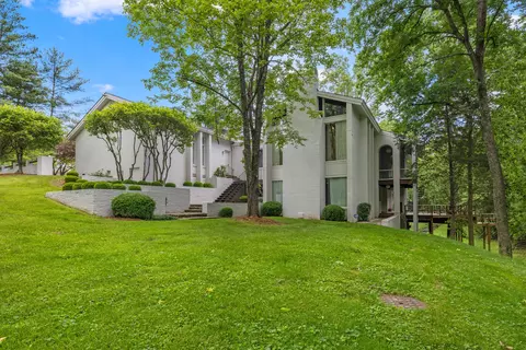 1715 Stonehaven Dr, Frankfort, KY 40601