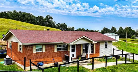 29 Left Fork Bear Track Rd, Beattyville, KY 41311