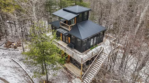 52 W Spencer Rd, Campton, KY 41301