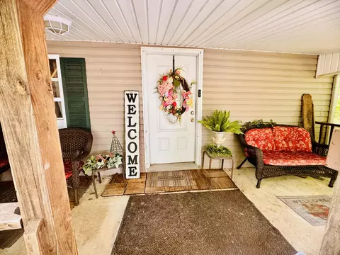 1155 W Highway 1376, East Bernstadt, KY 40729