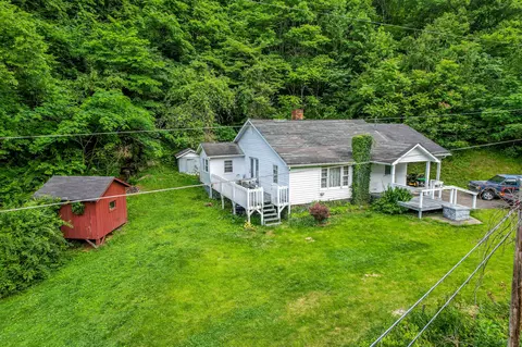 749 Stinnettwendover Rd, Stinnett, KY 40868