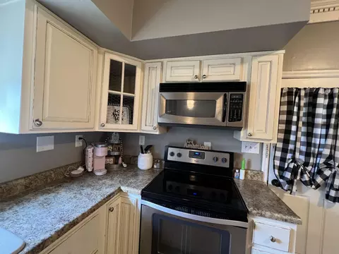 Kitchen - 104 Steele St, Corbin, KY 40701 photo 3 of 4