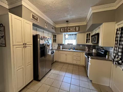 Kitchen - 104 Steele St, Corbin, KY 40701 photo 1 of 4