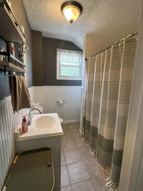 Bath - 104 Steele St, Corbin, KY 40701 photo 2 of 2