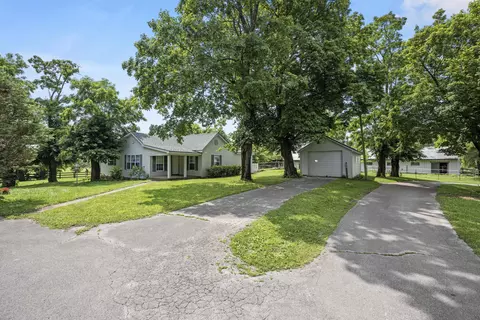 6824 Grimes Mill Rd, Lexington, KY 40515