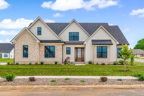 502 Saffron Ln, Versailles, KY 40383