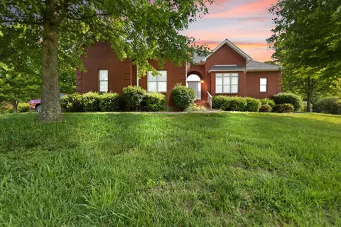 225 Hilltop Rd, East Bernstadt, KY 40729